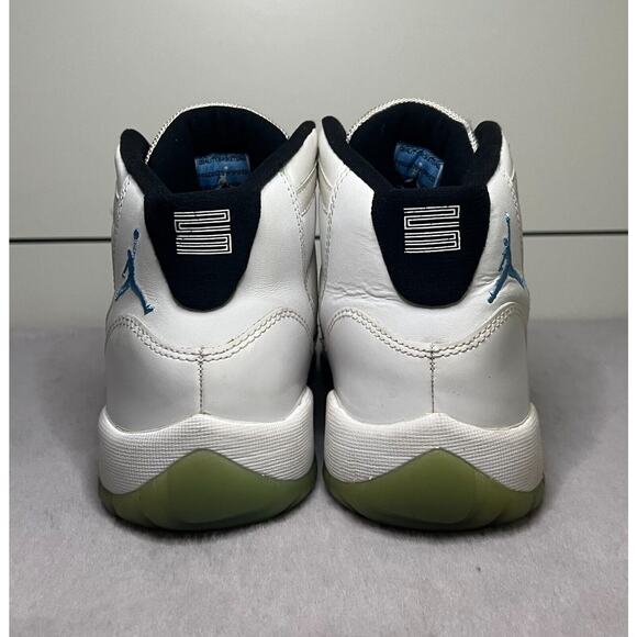 Jordan 11 Retro High Legend Blue US 7Y (Authentic & Great Condition- No Damage) - Picture 5 of 9